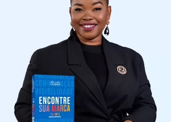 Escritora angolana Marleyh Selo apresenta o livro best-seller brasileiro de sua co-autoria