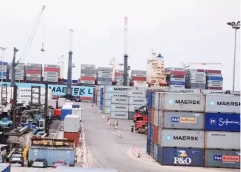 Portuários e marítimos debatem estratégia do sector