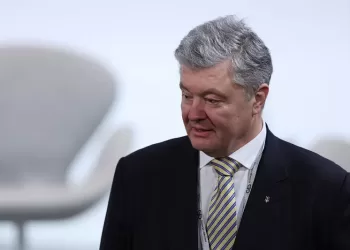 Antigo presidente da Ucrânia, Petro Poroshenko, impedido de sair do país