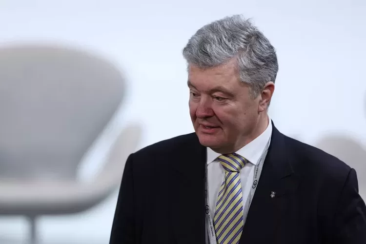 Antigo presidente da Ucrânia, Petro Poroshenko, impedido de sair do país
