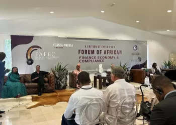 Aberta academia de ensino de compliance e capital financeiro