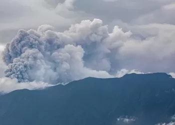 Sobe para 23 o número de mortos devido a erupção de vulcão na Indonésia