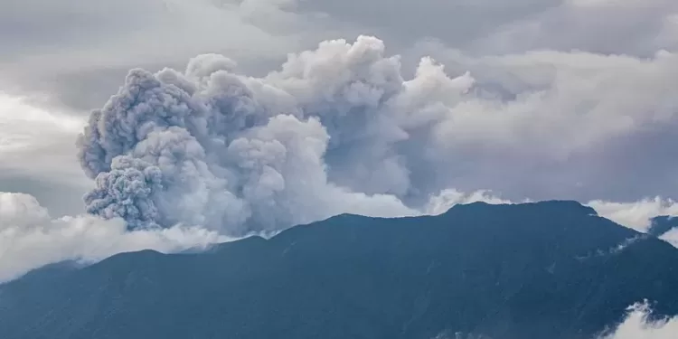 Sobe para 23 o número de mortos devido a erupção de vulcão na Indonésia