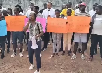 Jovens guineenses pedem apoio para anular dissolução do Parlamento
