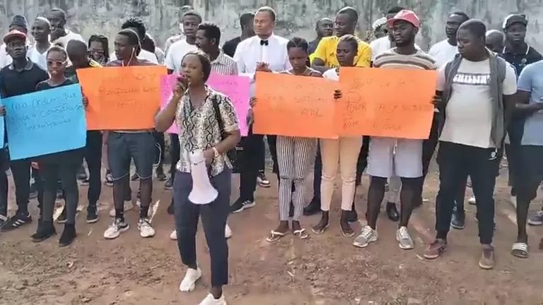Jovens guineenses pedem apoio para anular dissolução do Parlamento