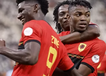 Mabululu marca terceiro golo de Angola diante da selecção da Namíbia 
