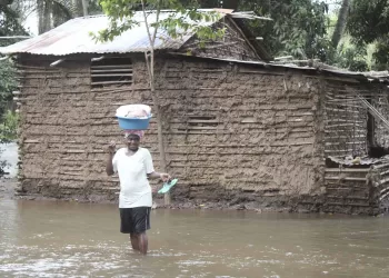 Famílias abandonam zonas de riscos de inundações em Cambambe