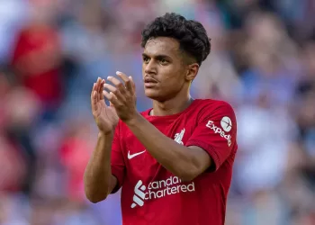 Liverpool empresta Fábio Carvalho a clube do Championship