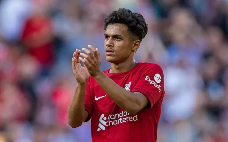Liverpool empresta Fábio Carvalho a clube do Championship