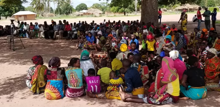 População em fuga após passagem de terroristas por Quissanga, em Cabo Delgado