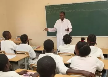 Fonética e Fonologia como caso de estudo em Angola