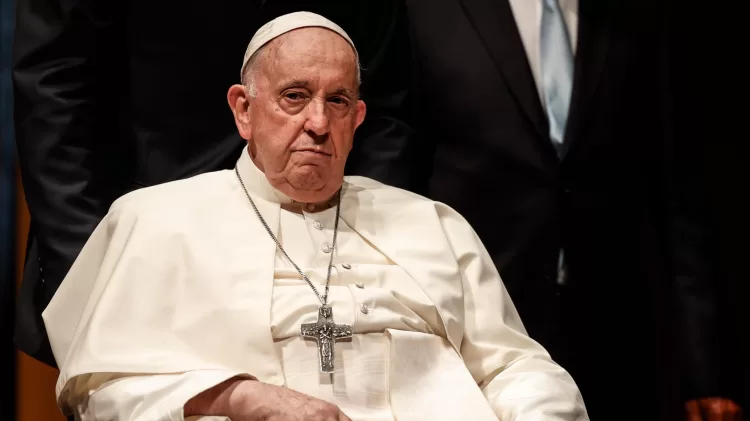 Papa admite resistência cultural em África à bênção de casais homossexuais