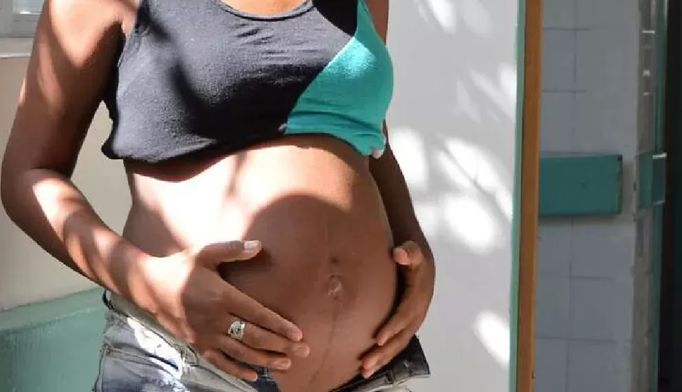 Adolescente de 15 anos mantida em cativeiro e violada pelo vizinho