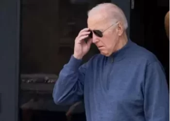 ‘Não pode ser julgado, mas pode ter os códigos nucleares?’: governador nos EUA questiona Biden