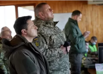 Especialista militar alemão sugere razão do conflito entre Zelensky e Zaluzhny