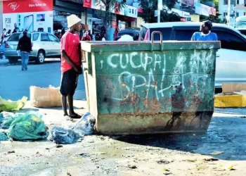 Carta do leitor: Urina-se em qualquer canto na cidade