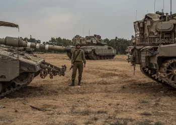 Forças israelitas mantêm ataques no Norte e no Sul da Faixa de Gaza