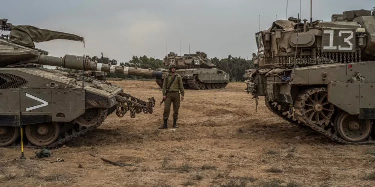 Forças israelitas mantêm ataques no Norte e no Sul da Faixa de Gaza
