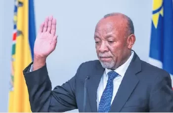 Nangolo Mbumba toma posse como novo Presidente da Namíbia