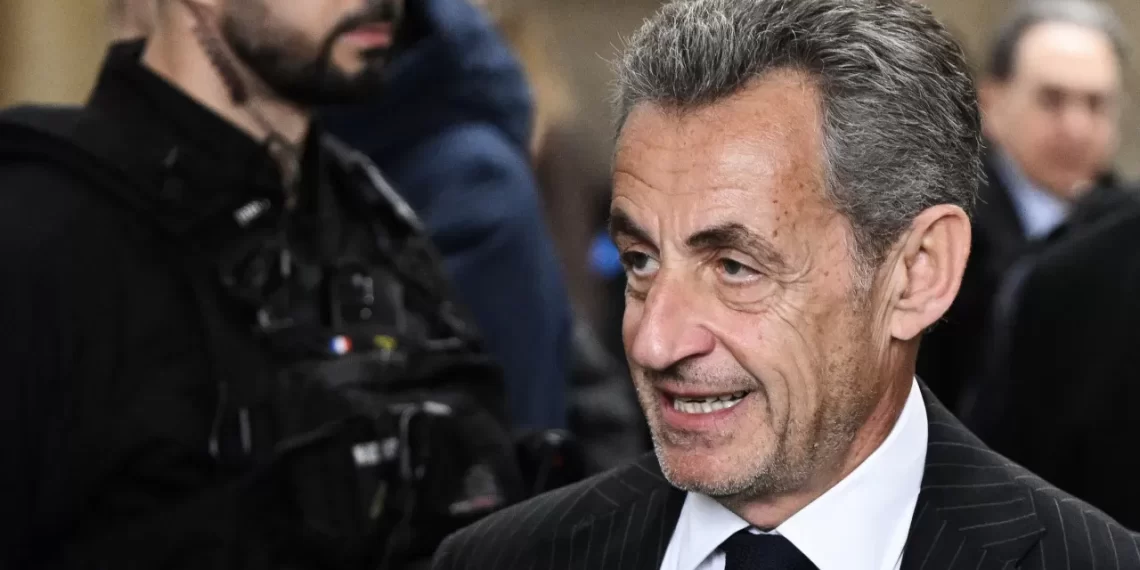 Sarkozy condenado a um ano de prisão e seis meses de pena efectiva