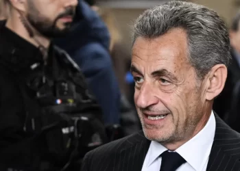 Sarkozy condenado a um ano de prisão e seis meses de pena efectiva