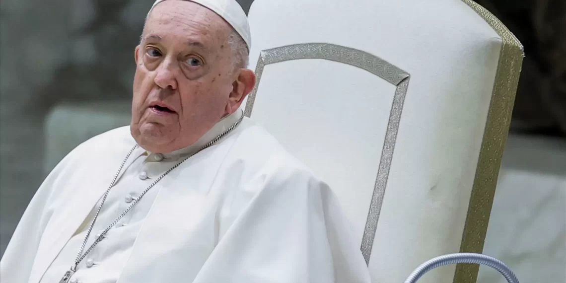 Papa denuncia hipocrisia para quem critica bênçãos a casais homossexuais