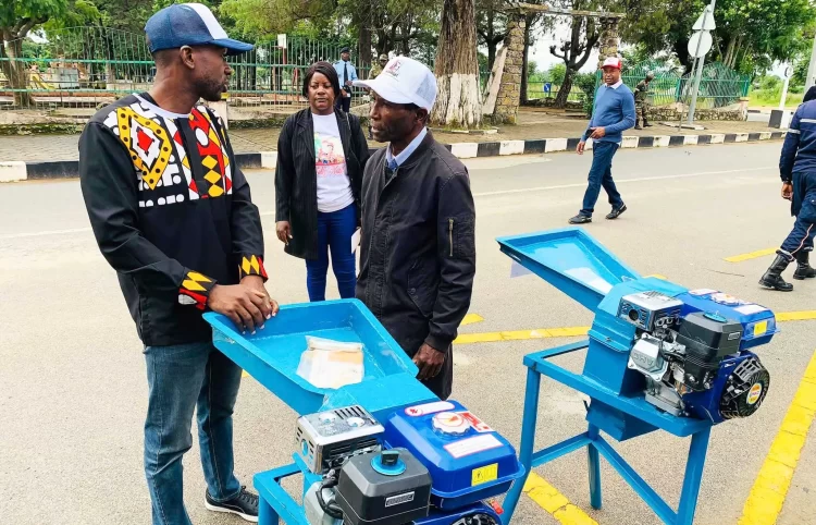 Cooperativas dotadas de pequenas moagens e inputs agrícolas em Caconda