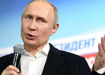 Putin planeia construir ferrovia de 720 quilómetros até à Crimei