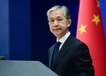 China insta potências nucleares a contribuírem para a redução das tensões no mundo