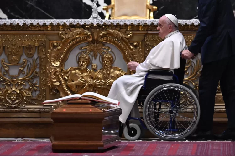 Papa Francisco lança autobiografia e recusa renunciar