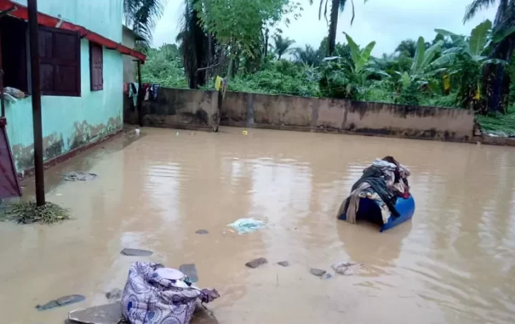 Chuva causa três mortes em Cabinda e Governo prepara-se para realojar famílias em zonas de risco