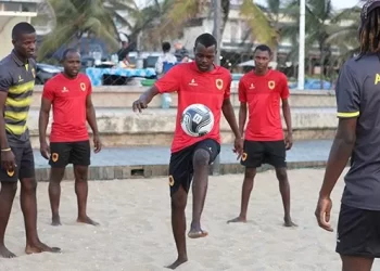 Angola e Moçambique disputam liderança do grupo B no Africano de futebol de praia