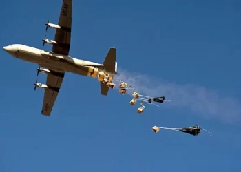 Aviões dos EUA lançam de paraquedas cerca de 38 mil refeições sobre Gaza