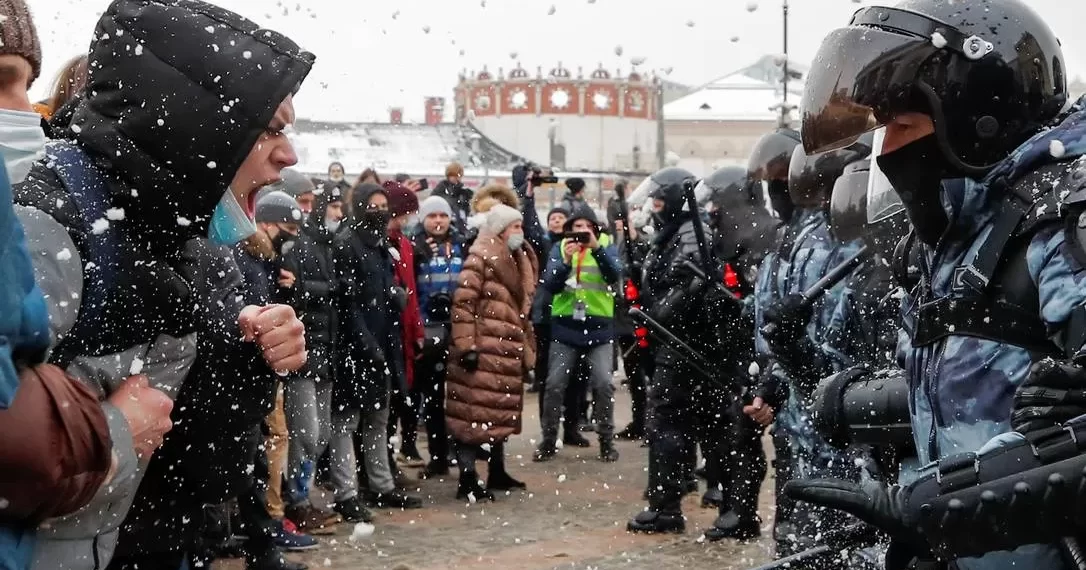Participação nas eleições aumenta na hora marcada do protesto anti-Putin