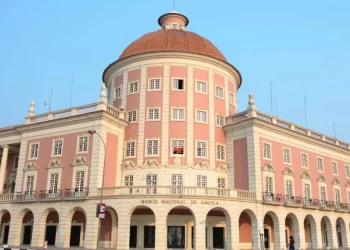 Angola consegue pagar dívida sem precisar financiamento externo até 2027