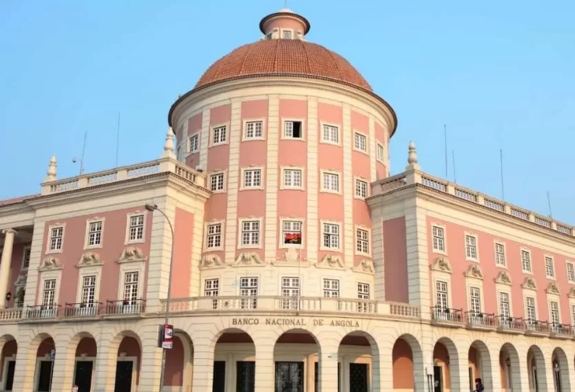 Angola consegue pagar dívida sem precisar financiamento externo até 2027