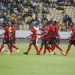 Militares escorregam no estádio dos Coqueiros