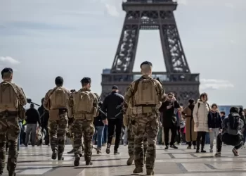 França quer aumentar a produção de armamento e ajudar a Ucrânia