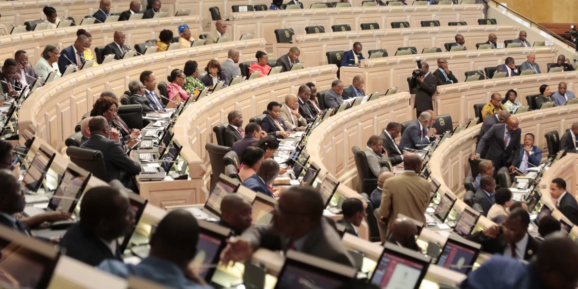 Deputados chamados a honrar as suas funções e mandatos