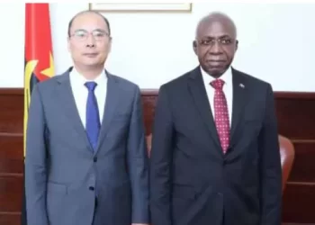 Ministro das Relações Exteriores recebe embaixador da República popular da China