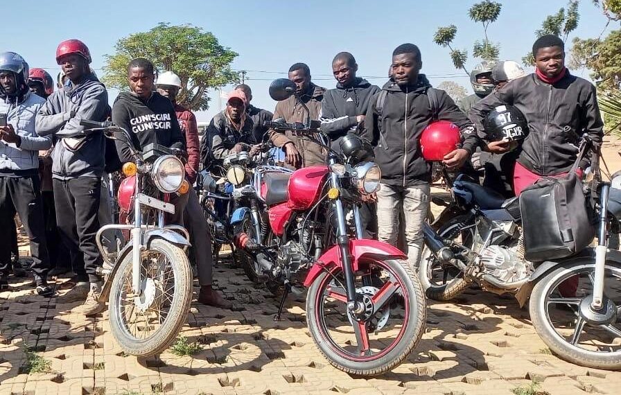 Sensibilização rodoviária junta mais de 300 moto-taxistas no Zaire