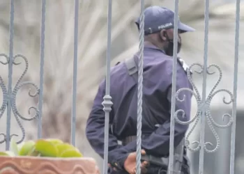 Agente da Polícia detido por  espancar até à morte um cidadão por  alegadamente assaltar a sua residência