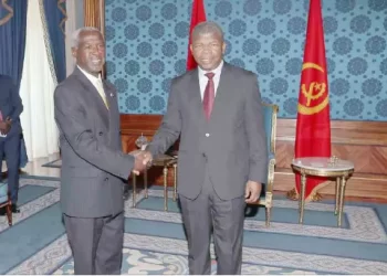 Oito senadores dos EUA preparam visita a Angola