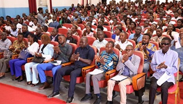 Mais de 200 novos professores recebem guias de colocação no Namibe