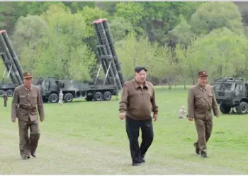 Kim Jong-un acompanhou simulação de contra-ataque nuclear