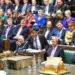 Parlamento britânico aprova deportação de migrantes para o Rwanda
