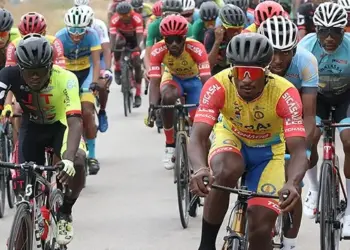 Ciclistas pedalam neste Sábado no Grande Prémio BIC em Luanda