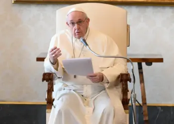 Papa Francisco lamenta  que investimentos mais  rentáveis sejam em  “armas”