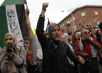 Manifestantes pró-Palestina  ocupam prédio de campus nos  EUA, quando ONU critica ‘mão  pesada’ de forças policiais