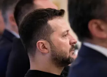 Zelensky cancela viagens ao exterior  face à ofensiva russa em Kharkiv